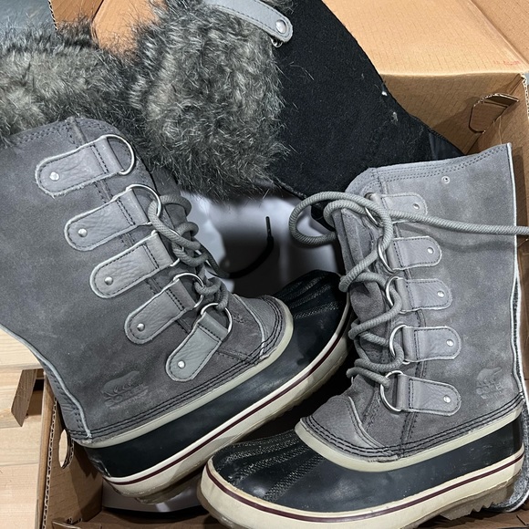 Sorel Winter Boots - Picture 1 of 4